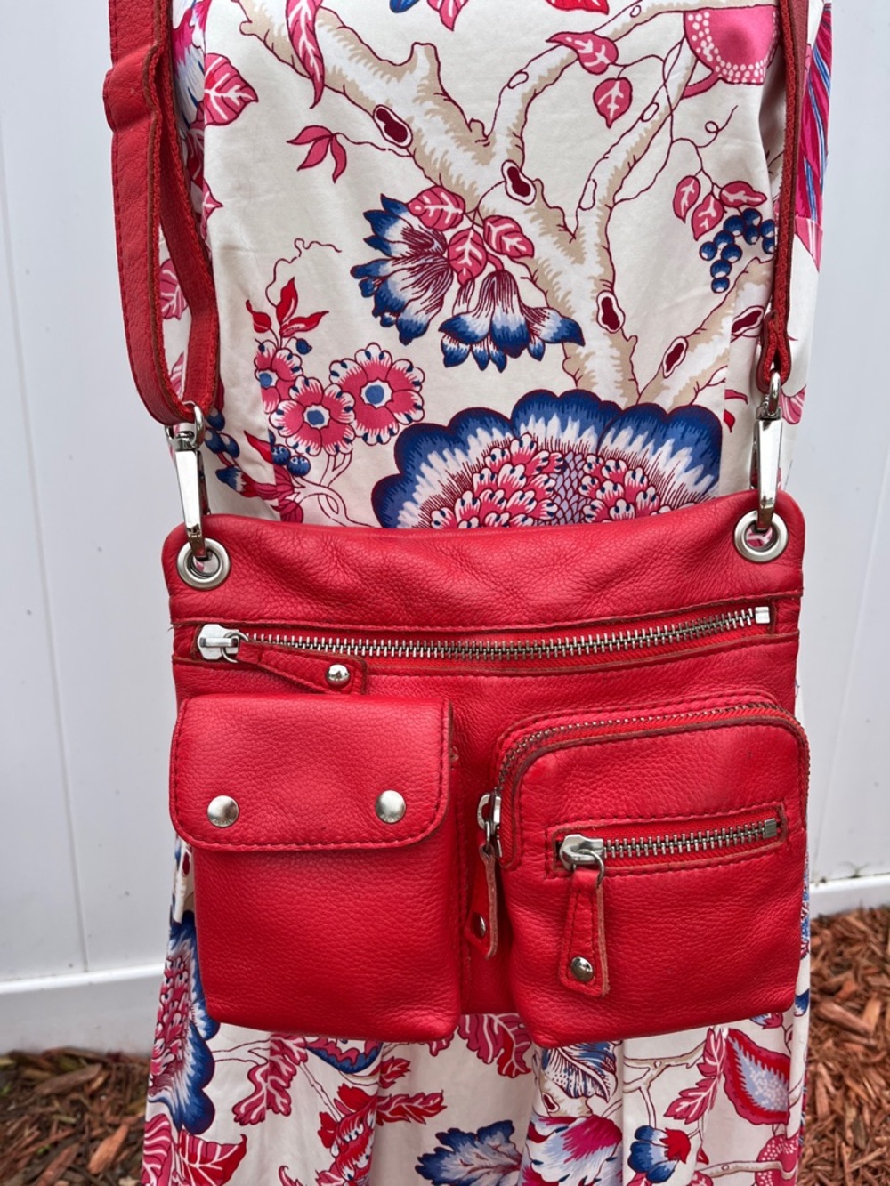 Fossil Red Leather Crossbody Multi-Pocket Bag - Picture 2 of 13